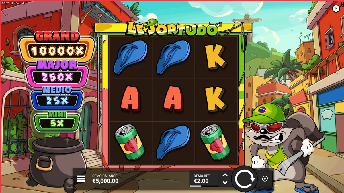 Smokey si rakun dalam permainan slot Le Sortudo dengan latar belakang jalanan Brasil yang meriah.